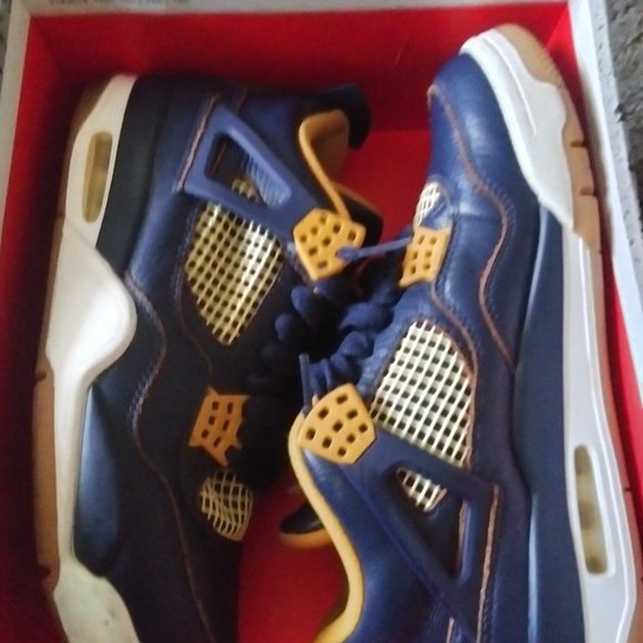 Jordan 4 dunk from above